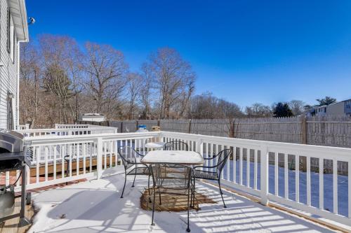 Niantic Duplex w/ Deck < 1 Mi to Beach + Boardwalk in Niantic
