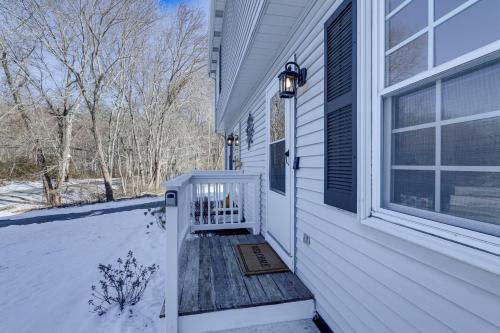 Niantic Duplex w/ Deck < 1 Mi to Beach + Boardwalk in Niantic