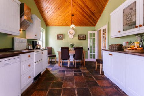Brookhall Cottages - image 4