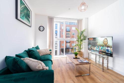 Stylish City Centre Apartment - 2 Bedrooms - Secure Parking - JQ 302H, Birmingham