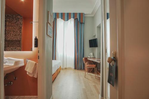 room detail thumbnail 1