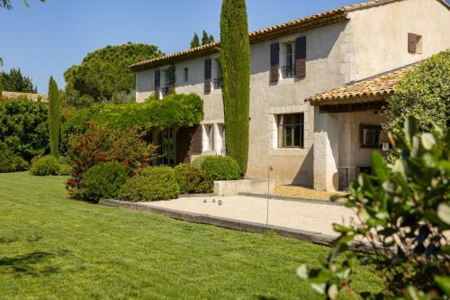 Le Mas Paradou, 5 chambres, piscine privée, accès au village à pied - Location saisonnière - Paradou