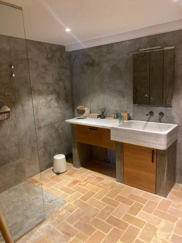 Deluxe Double Room with Balcony and Sea View image 3