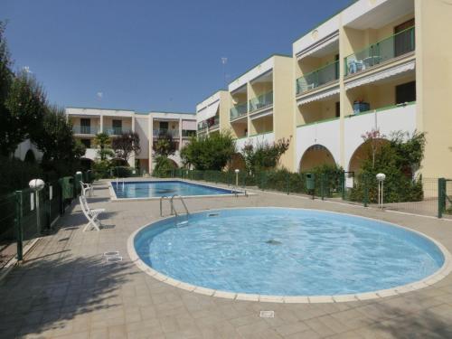 Family-friendly poolside tranquility