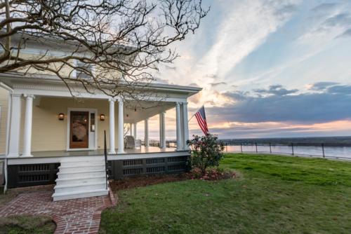 Dış Görünüm, Clifton House - King Suite in Historic Home, Mississippi River Views in City Center