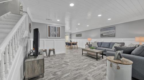 Southbay by the Gulf 72 a Remodeled Townhome With Private Beach Access only 75 Yards to the Beach, Destin