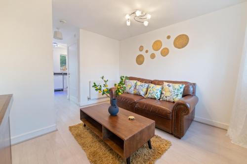 Luxury house close to city center sleeps 6 with free parking - Leicester