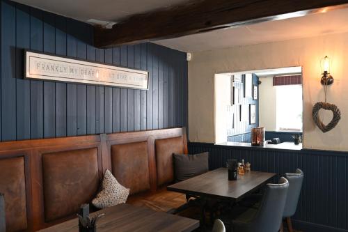 Pub/Lounge, Rooms at The Dressers Arms in Heapey