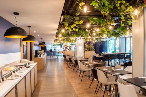 Food and beverages, Holiday Inn Express Paris-Canal De La Villette By IHG in 19th - Buttes-Chaumont