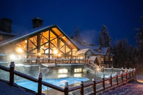 Lizard Creek Lodge - Accommodation - Fernie