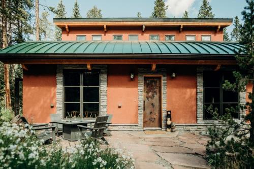 Adobe-Style Retreat - Game Room - 8 Mins to Breck in Blue River