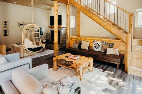Adobe-Style Retreat - Game Room - 8 Mins to Breck in Blue River