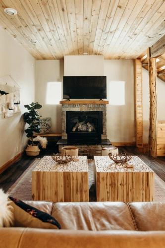 Adobe-Style Retreat - Game Room - 8 Mins to Breck in Blue River