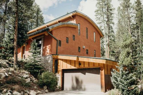 Adobe-Style Retreat - Game Room - 8 Mins to Breck in Blue River