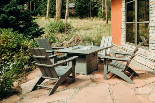 Adobe-Style Retreat - Game Room - 8 Mins to Breck in Blue River