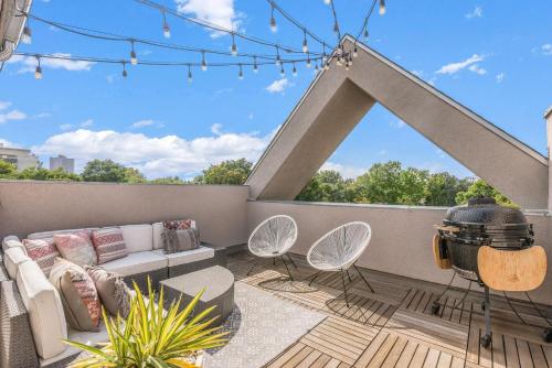 Chic City Park Home - Rooftop Deck - Skyline Views - image 12
