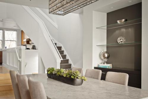 Chic City Park Home - Rooftop Deck - Skyline Views - image 12