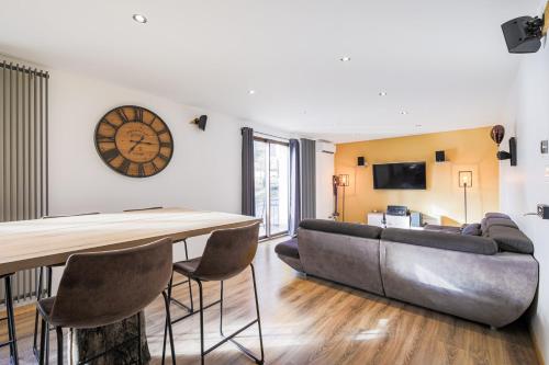 Közös társalgó / TV, Logement chaleureux haut de gamme dans le Trièves - WIFI - NETFLIX (Logement chaleureux haut de gamme dans le Trieves - WIFI - NETFLIX) in Clelles