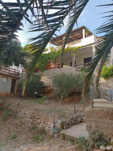 IRENA apartment by the beach, Gdinj