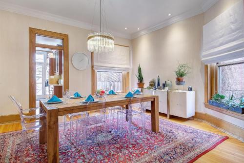 Stunning Historic Home - DT Location! - Sleeps 8 in North Capitol Hill