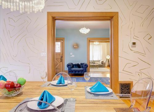 Stunning Historic Home - DT Location! - Sleeps 8 in North Capitol Hill