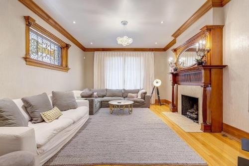 Stunning Historic Home - DT Location! - Sleeps 8 in North Capitol Hill