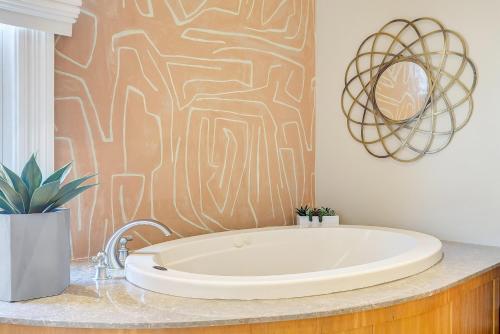 Stunning Historic Home - DT Location! - Sleeps 8 in North Capitol Hill