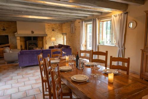 Villa en pierre 10 pers, piscine chauffée (Villa en pierre 10 pers, piscine chauffee) in La Cassagne