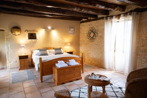 Villa en pierre 10 pers, piscine chauffée (Villa en pierre 10 pers, piscine chauffee) in La Cassagne