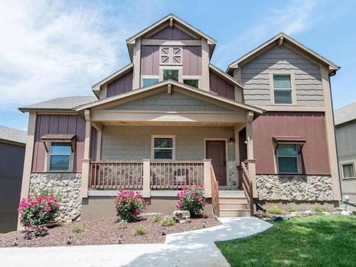 Foggy Bay Hideaway Perfect location. Check it out! image