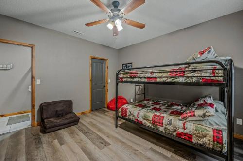 Foggy Bay Hideaway Perfect location. Check it out! thumb 4
