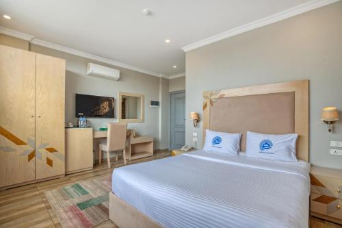 Mamlouk Pyramids Hotel Room Type - Standard Double Room With Panoramic Pyramids View Mamlouk Pyramids Hotel Room Type - Standard Double Room With Panoramic Pyramids View