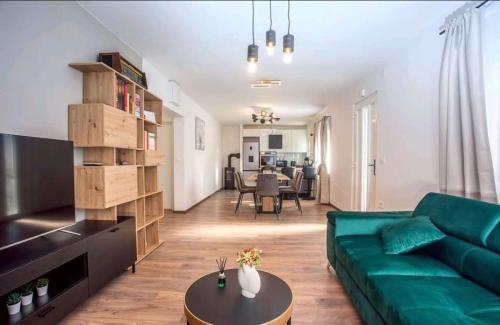 公用交誼廳/視聽室, Apartment Dawn- cozy apartment with private pool near Omiš (Apartment Dawn- cozy apartment with private pool near Omis) in 奧斯特維卡