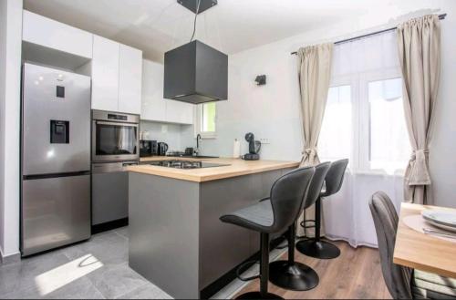 廚房, Apartment Dawn- cozy apartment with private pool near Omiš (Apartment Dawn- cozy apartment with private pool near Omis) in 奧斯特維卡
