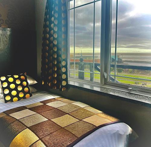 Inn On The Prom At The Fernlea Hotel - image 2