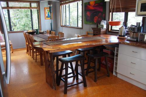 Hosts on the Coast - Oasis on Ocean in Whangamata