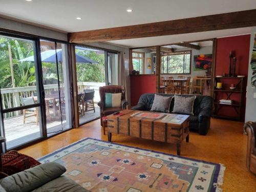 Hosts on the Coast - Oasis on Ocean in Whangamata