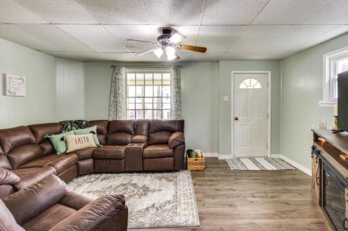 Family-Friendly Altoona Abode with Spacious Patio! in Altoona, USA