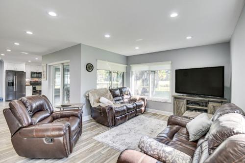 Palm Coast Home with Screened Patio, 3 Mi to Beach! in Palm Coast, USA