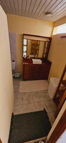 Bathroom, Akivai Lodge Ua-Pou in Marquesas Islands