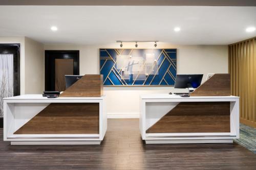 Holiday Inn Express Simi Valley an IHG Hotel - image 6