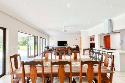 Luxurious, spacious & central, Sandton (photo 6)