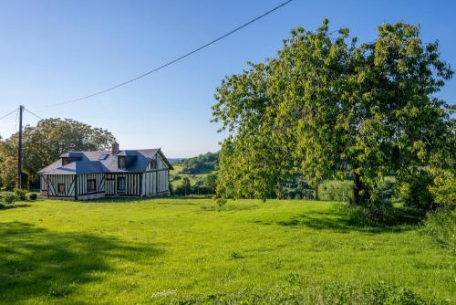 Hotelli välisilme, Le Cottage des Trotteurs - Vue - Calme - Gîte équestre (Le Cottage des Trotteurs - Vue - Calme - Gite equestre) in Fresnay-le-Samson