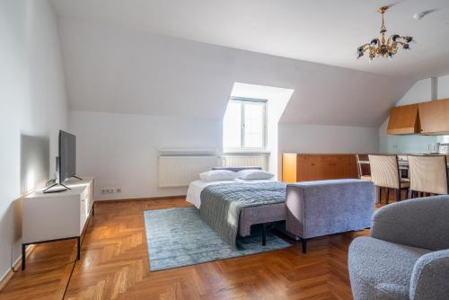 Old Town - Toompea Apartment, Tallinn (photo 9)