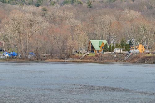 Riverfront A-Frame Cabin in Troy with Pool and Dock!