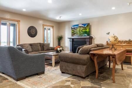 Teton Crest Lodge Sleeps 24 Ideal Reunion Spot Teton Crest Lodge Sleeps 24 Ideal Reunion Spot