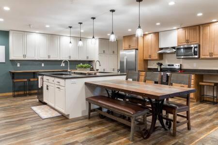 Teton Crest Lodge Sleeps 24 Ideal Reunion Spot Teton Crest Lodge Sleeps 24 Ideal Reunion Spot