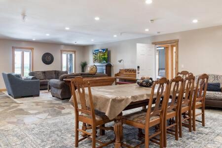 Teton Crest Lodge Sleeps 24 Ideal Reunion Spot Teton Crest Lodge Sleeps 24 Ideal Reunion Spot