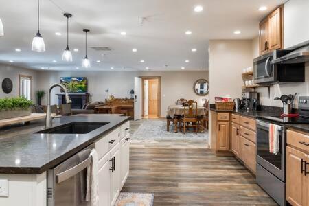 Teton Crest Lodge Sleeps 24 Ideal Reunion Spot Teton Crest Lodge Sleeps 24 Ideal Reunion Spot