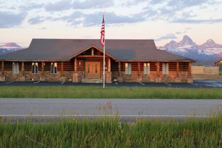 Teton Crest Lodge Sleeps 24 Ideal Reunion Spot Teton Crest Lodge Sleeps 24 Ideal Reunion Spot